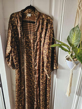 Load image into Gallery viewer, Repurposed Sari Kimono www.karmaripon.co.uk