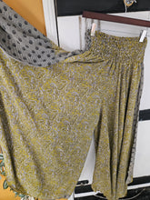 Load image into Gallery viewer, umbrella trousers www.karmaripon.co.uk