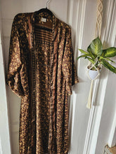 Load image into Gallery viewer, Repurposed Sari Kimono www.karmaripon.co.uk