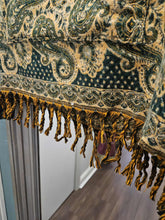 Load image into Gallery viewer, Fleece Tasselled Jumper www.karmaripon.co.uk